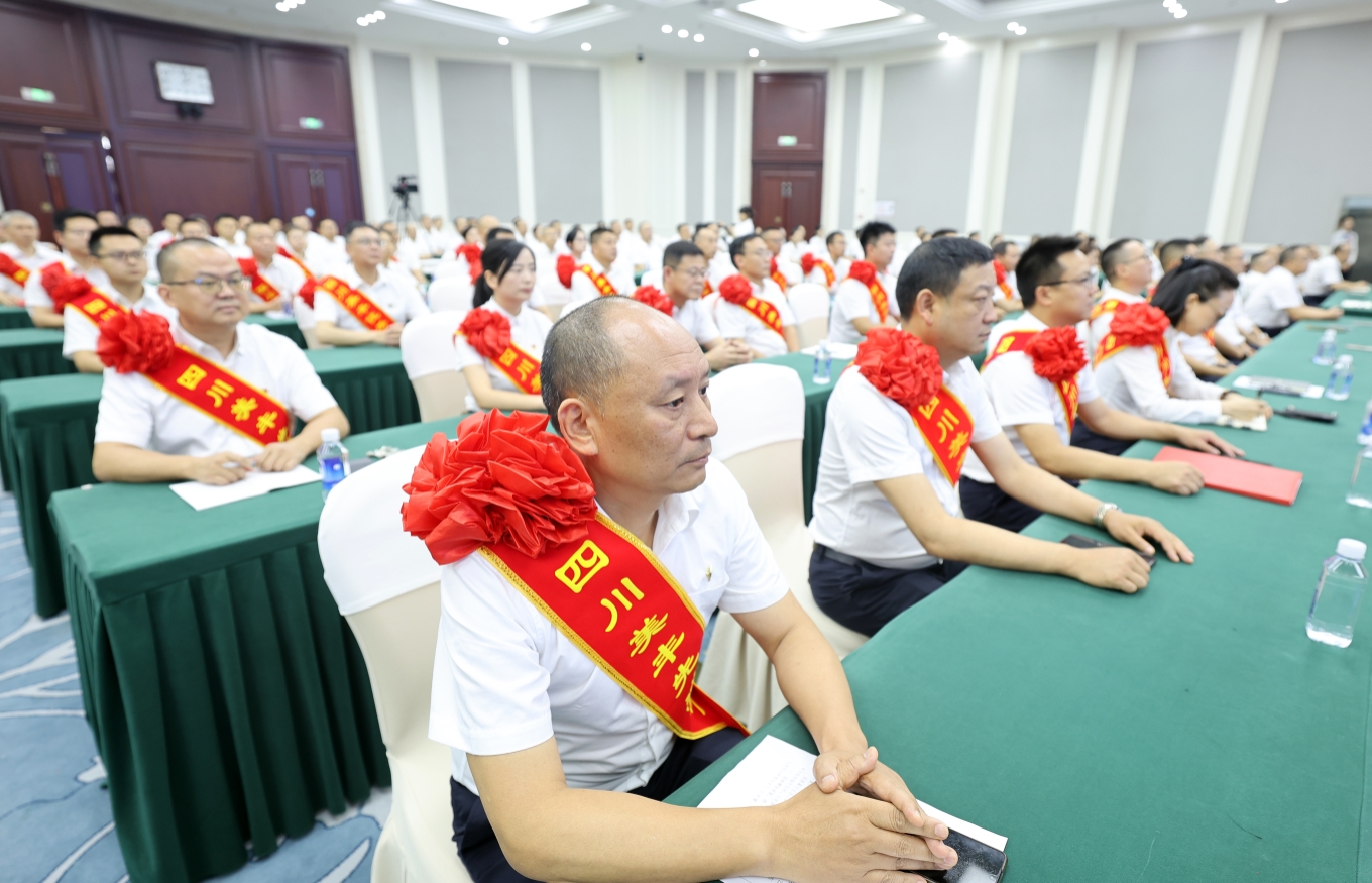 公司召開慶祝建黨104周年暨半年工作會